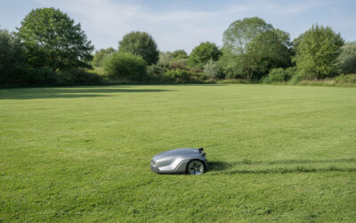 Robot tondeuse 20000m2 : choisir le modèle adapté à votre grande surface
